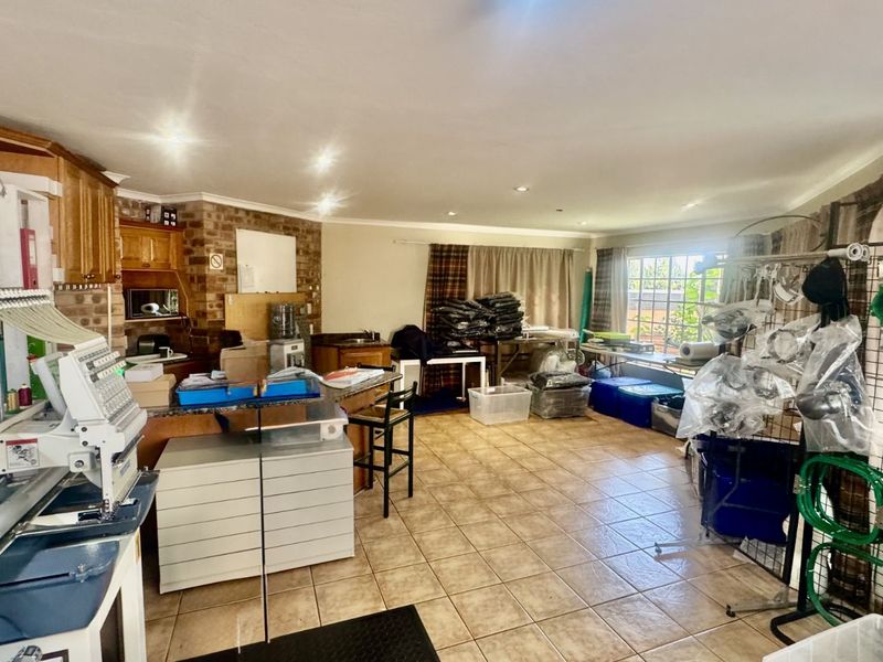 House To Rent in Zwartkop - Photo 8
