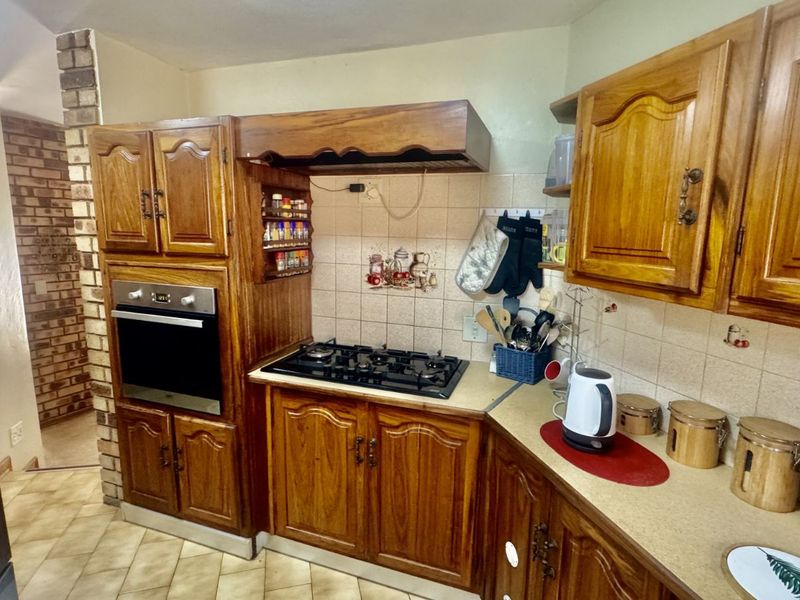 House To Rent in Zwartkop - Photo 7