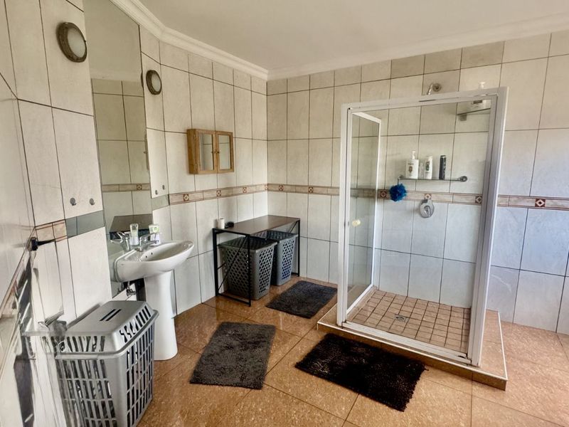 House To Rent in Zwartkop - Photo 4