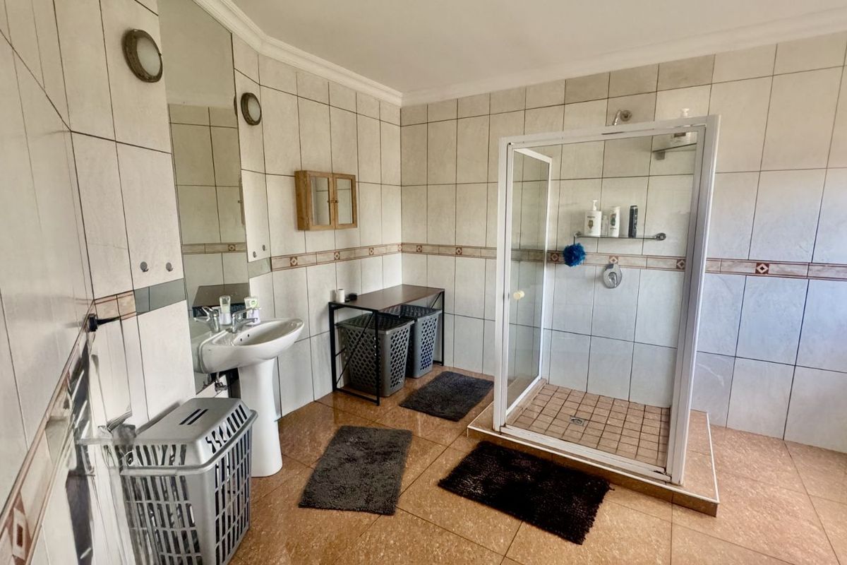 House To Rent in Zwartkop - Photo 4