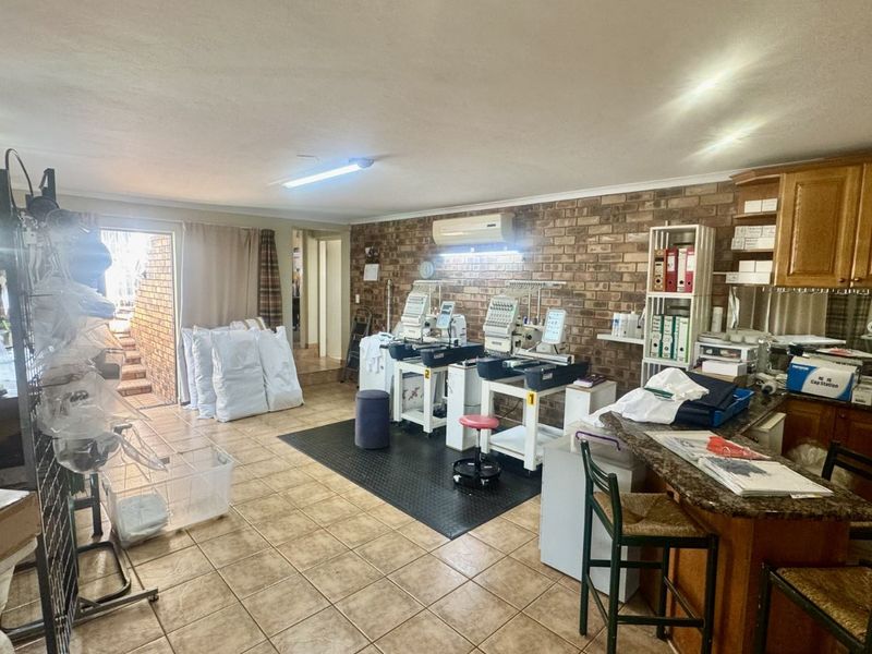 House To Rent in Zwartkop - Photo 9