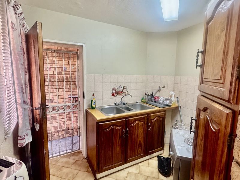 House To Rent in Zwartkop - Photo 5