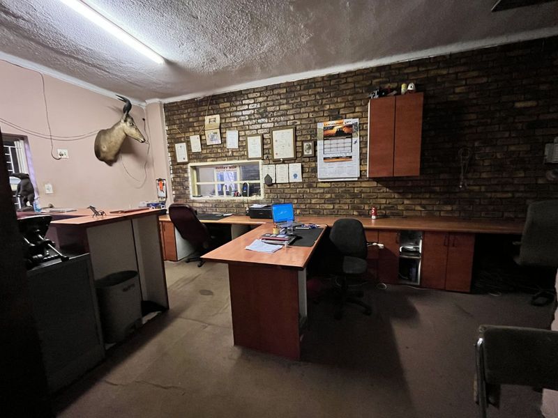 Industrial For Sale in Petit - Photo 6