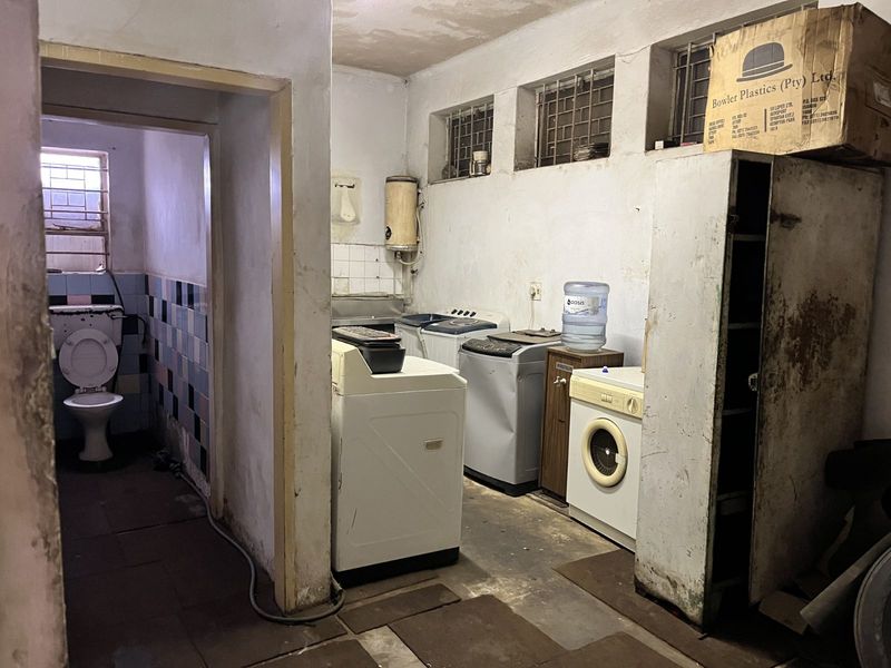 Industrial For Sale in Petit - Photo 8