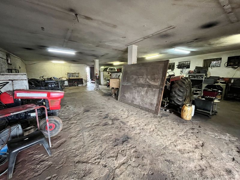 Industrial For Sale in Petit - Photo 3