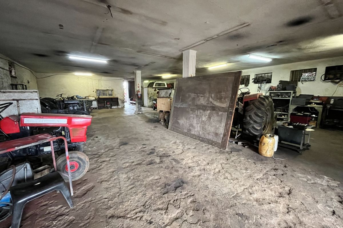 Industrial For Sale in Petit - Photo 3