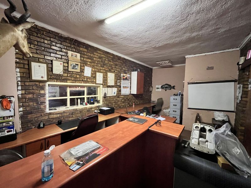 Industrial For Sale in Petit - Photo 4