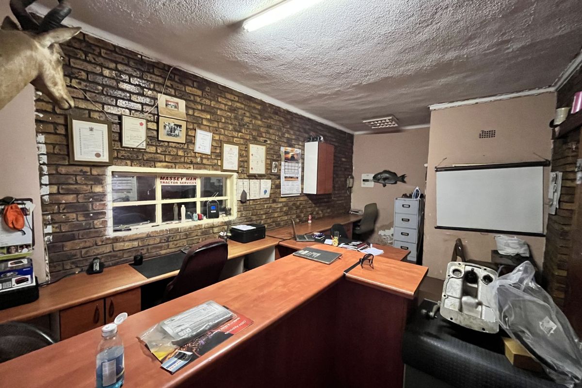 Industrial For Sale in Petit - Photo 4