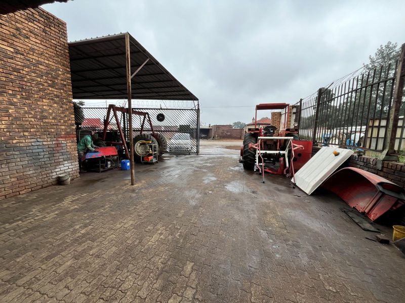 Industrial For Sale in Petit - Photo 2