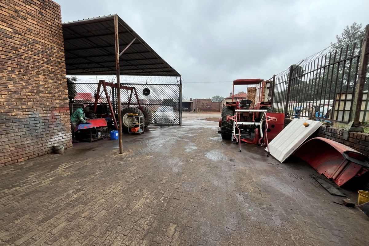 Industrial For Sale in Petit - Photo 2