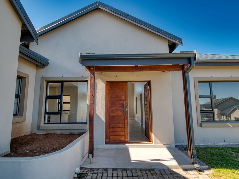 House For Sale in Hartland Lifestyle Estate - Photo 2