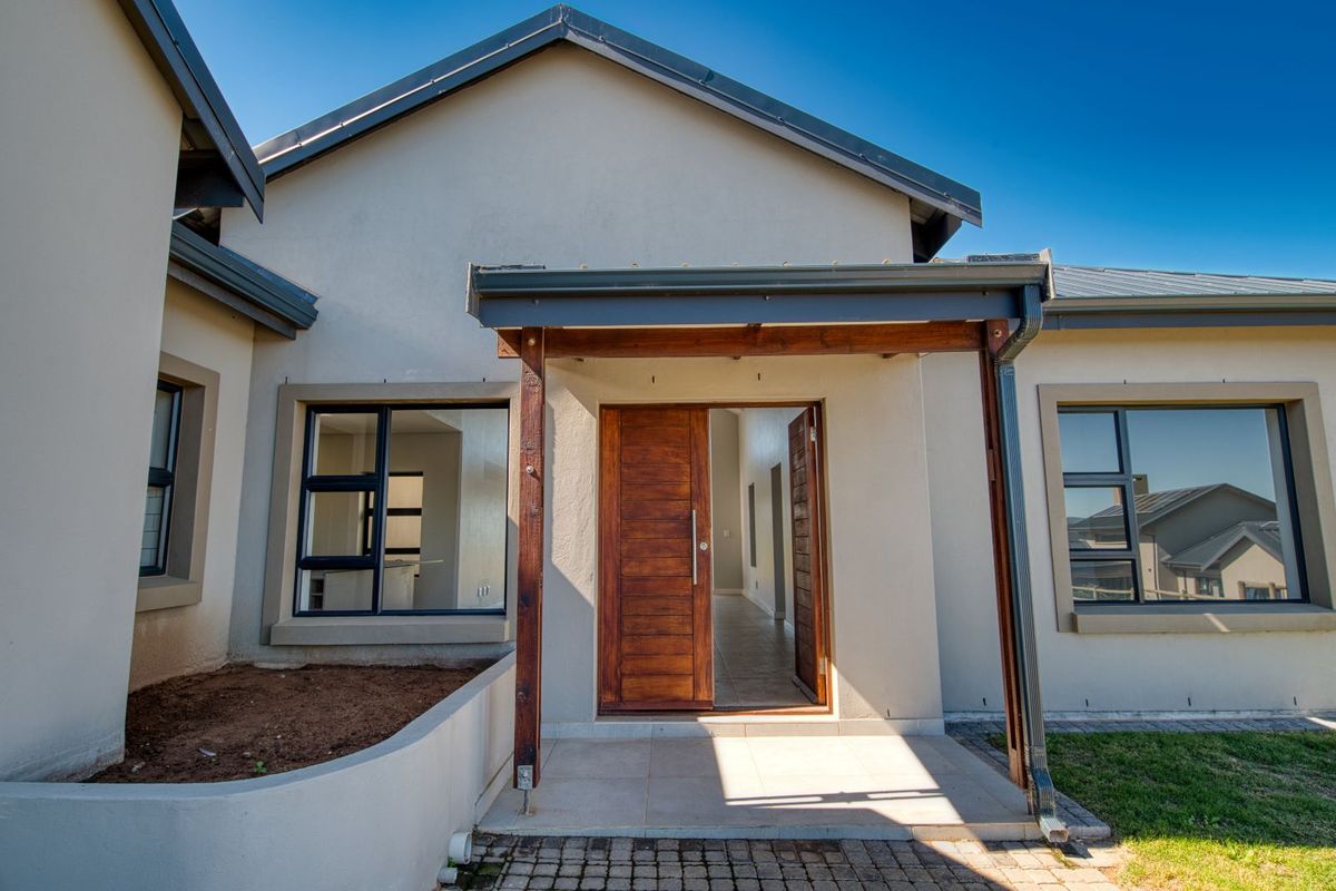 House For Sale in Hartland Lifestyle Estate - Photo 2