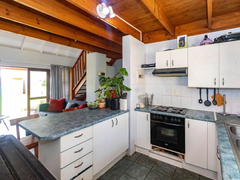 Townhouse For Sale in Weltevreden Park - Photo 10