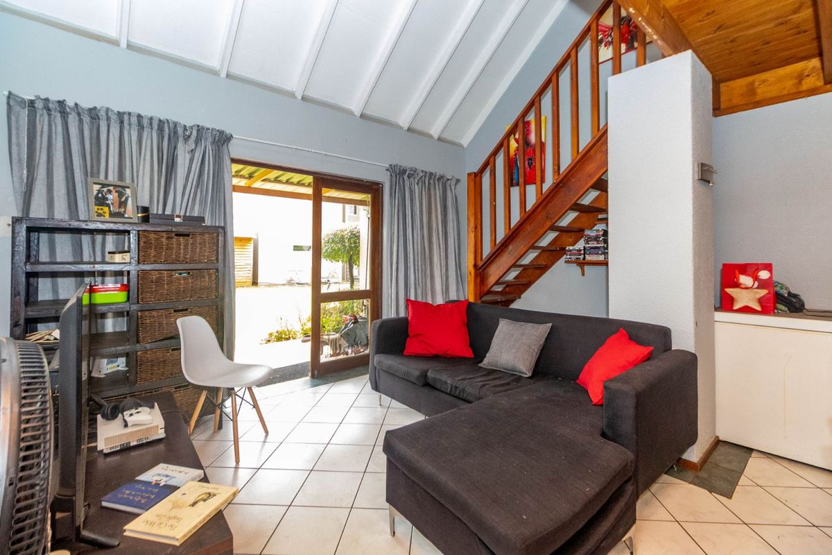 Townhouse For Sale in Weltevreden Park - Photo 5