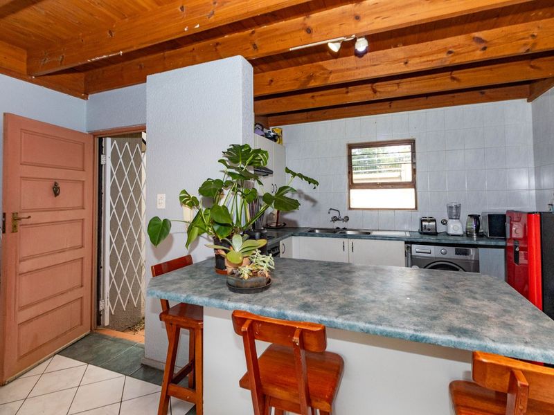 Townhouse For Sale in Weltevreden Park - Photo 8