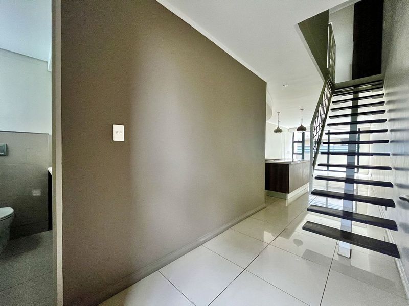 Apartment To Rent in Menlo Park - Photo 2