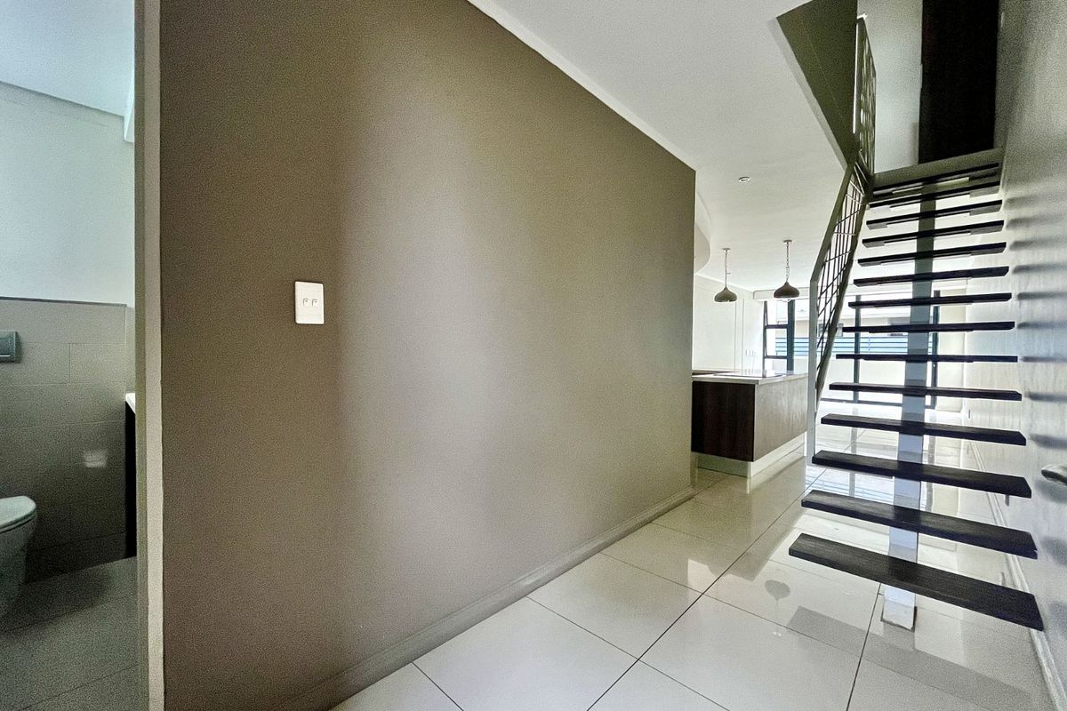 Apartment To Rent in Menlo Park - Photo 2