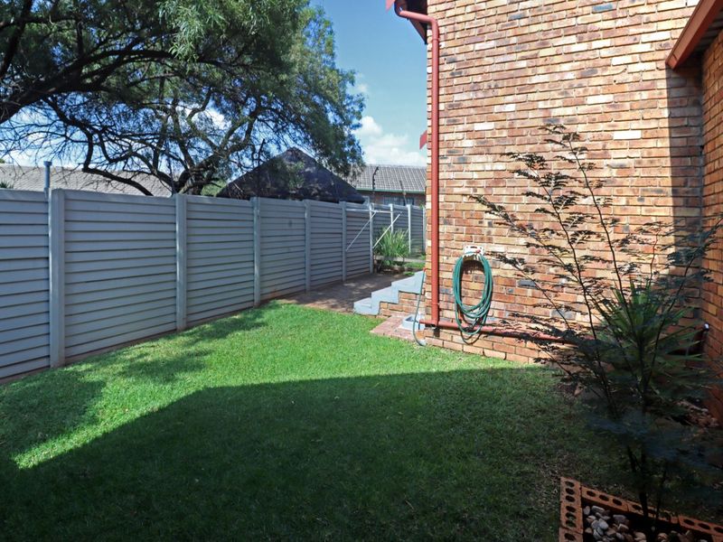 Townhouse For Sale in Highveld - Photo 10