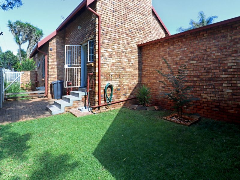 Townhouse For Sale in Highveld - Photo 9