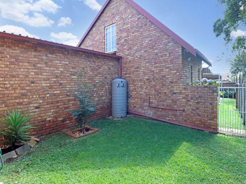 Townhouse For Sale in Highveld - Photo 8