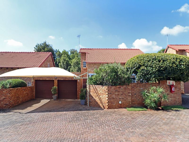 Townhouse For Sale in Highveld - Photo 2