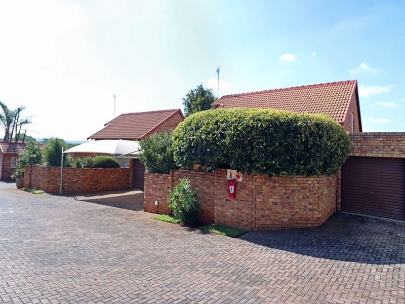 Townhouse For Sale in Highveld - Photo 3