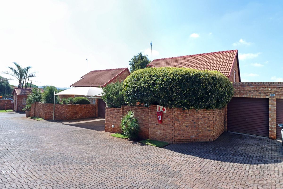 Townhouse For Sale in Highveld - Photo 3