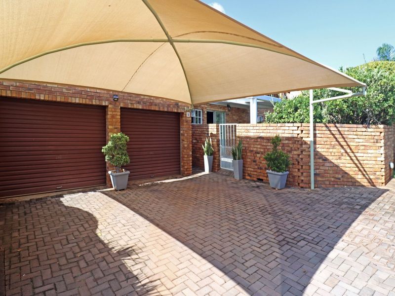 Townhouse For Sale in Highveld - Photo 7