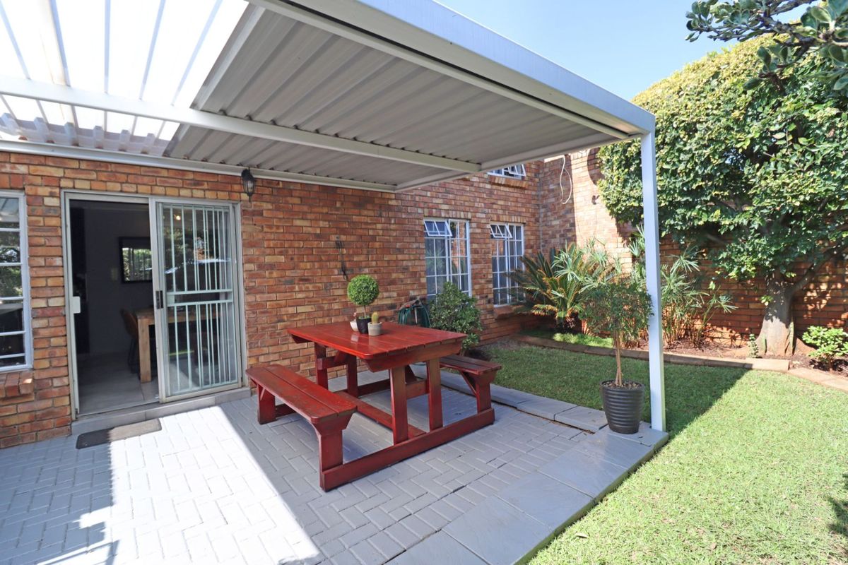 Townhouse For Sale in Highveld - Photo 4