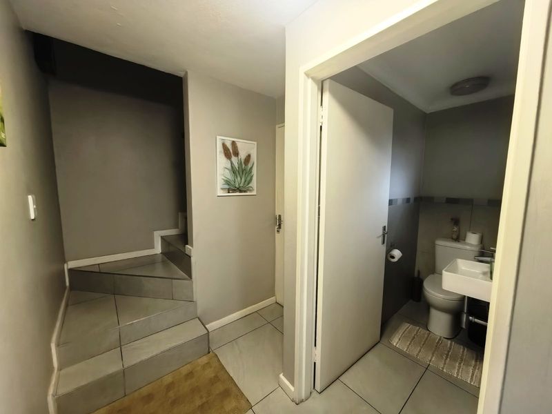 House For Sale in Hennopspark - Photo 4