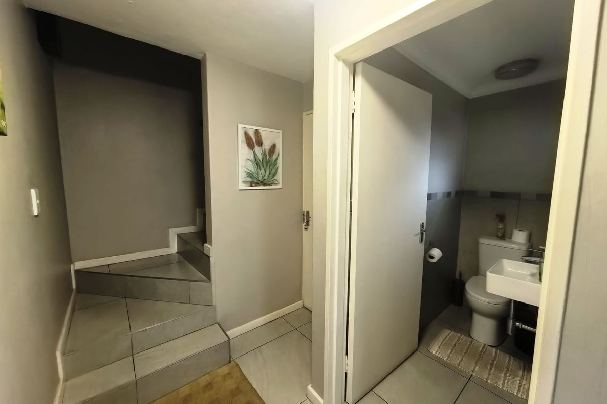 House For Sale in Hennopspark - Photo 4