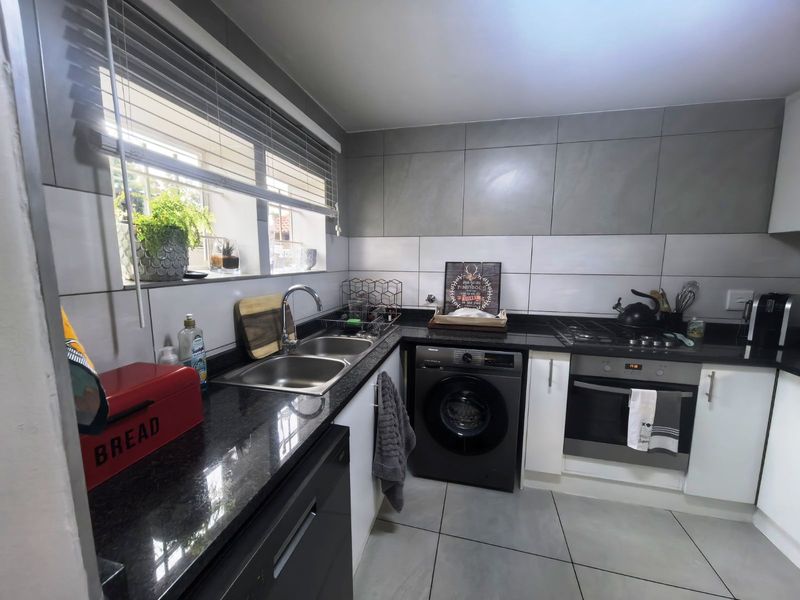 House For Sale in Hennopspark - Photo 5