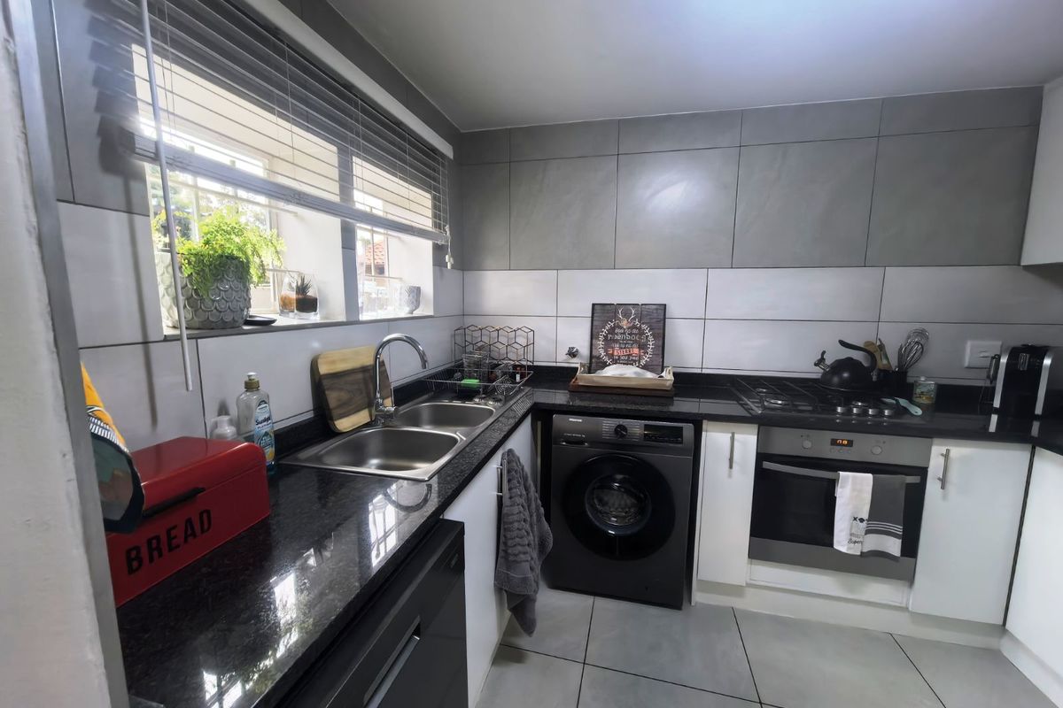 House For Sale in Hennopspark - Photo 5