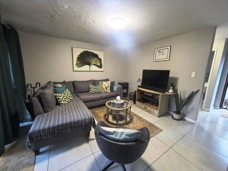 House For Sale in Hennopspark - Photo 2