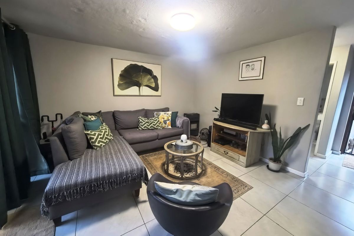 House For Sale in Hennopspark - Photo 2