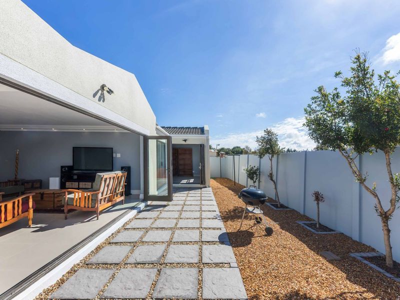 House For Sale in Sunningdale - Photo 2