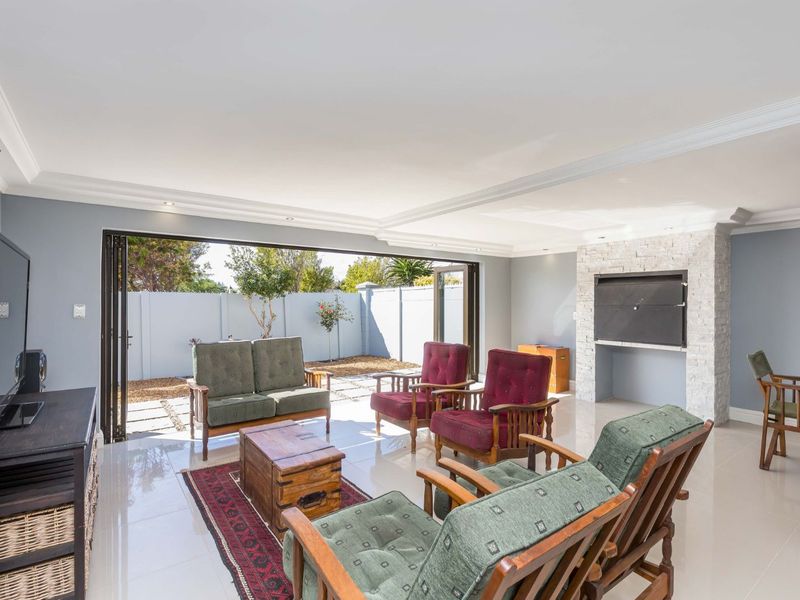 House For Sale in Sunningdale - Photo 5