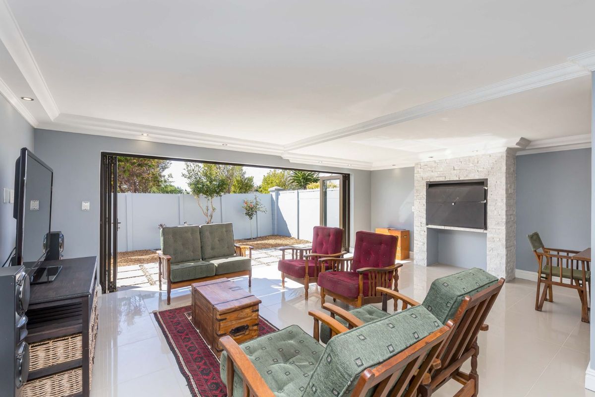 House For Sale in Sunningdale - Photo 5
