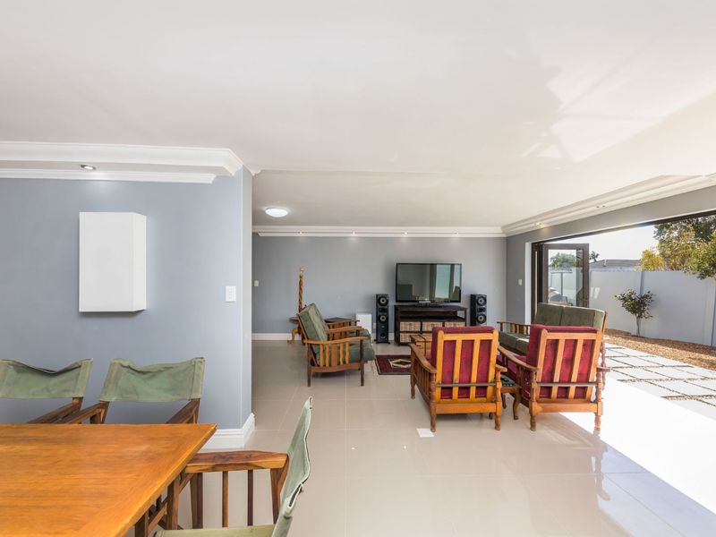 House For Sale in Sunningdale - Photo 7