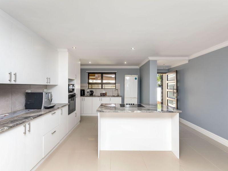 House For Sale in Sunningdale - Photo 10