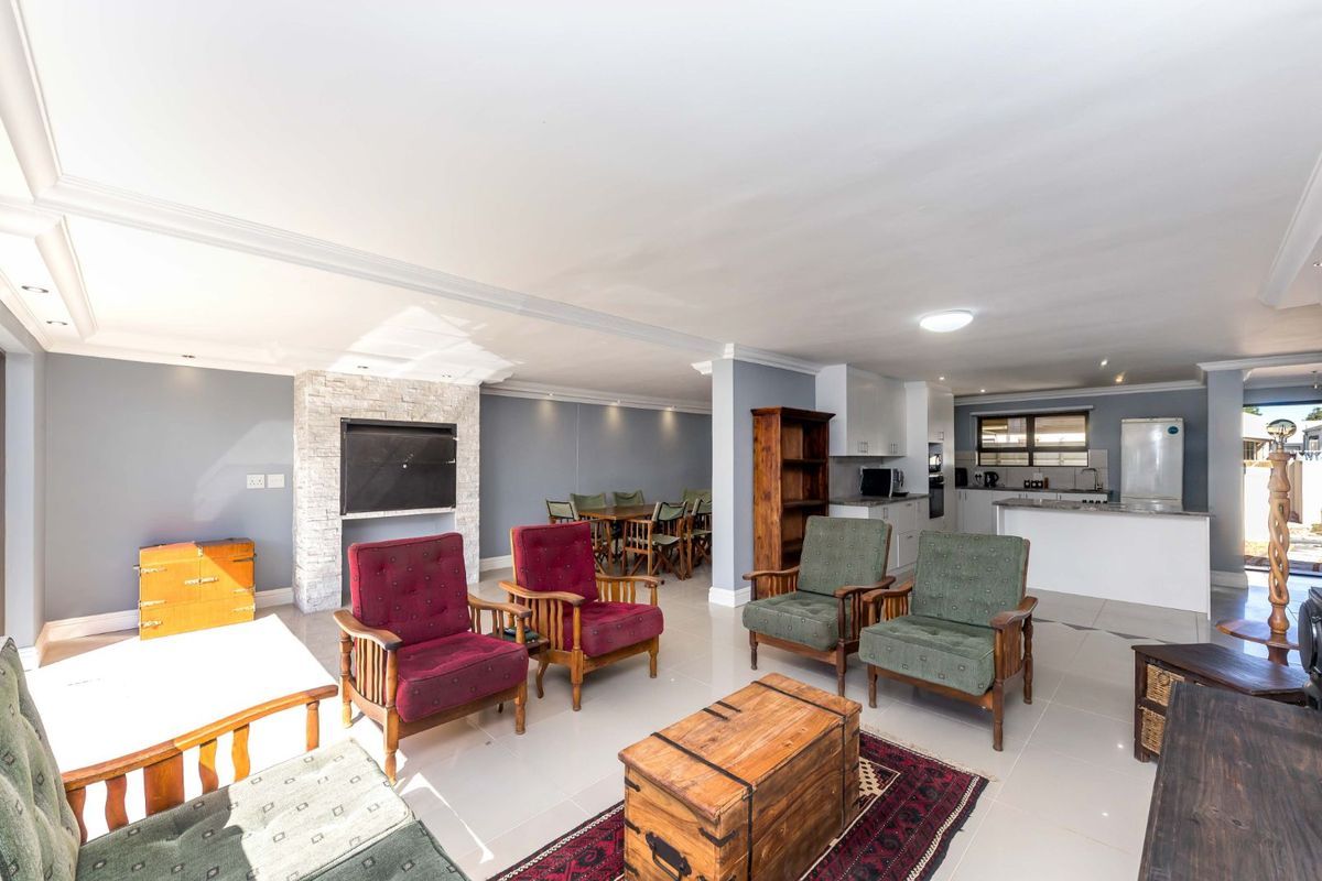 House For Sale in Sunningdale - Photo 4