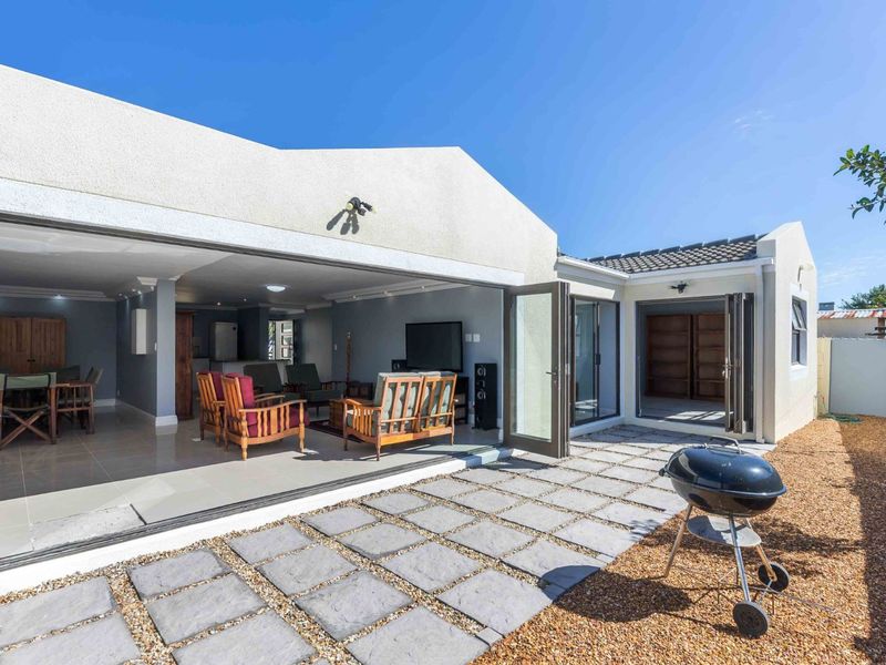 House For Sale in Sunningdale - Photo 3