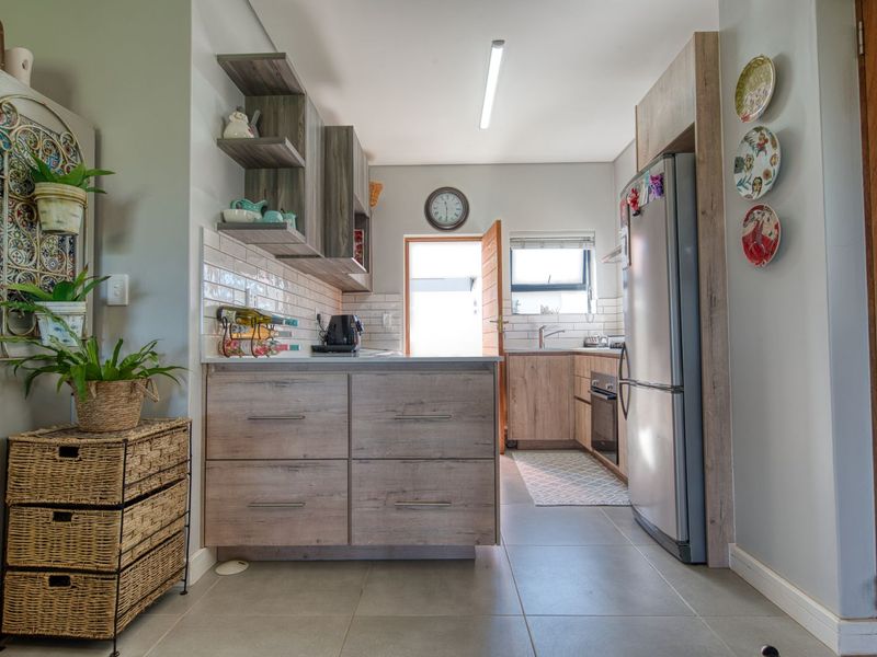 House For Sale in Hartland Lifestyle Estate - Photo 8