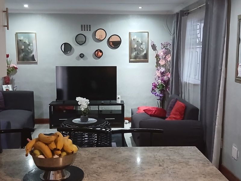 House For Sale in Portlands - Photo 4