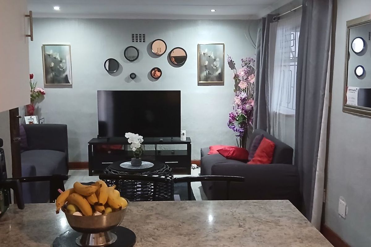 House For Sale in Portlands - Photo 4