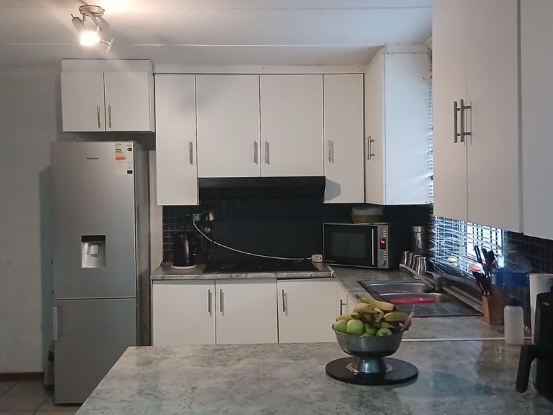 House For Sale in Portlands - Photo 10