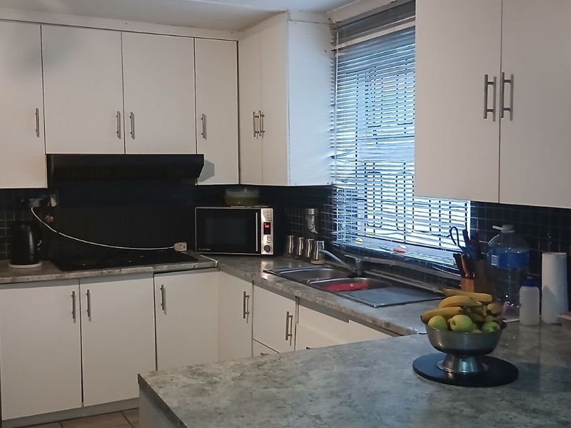 House For Sale in Portlands - Photo 7