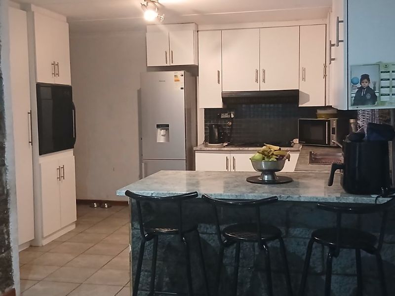 House For Sale in Portlands - Photo 9