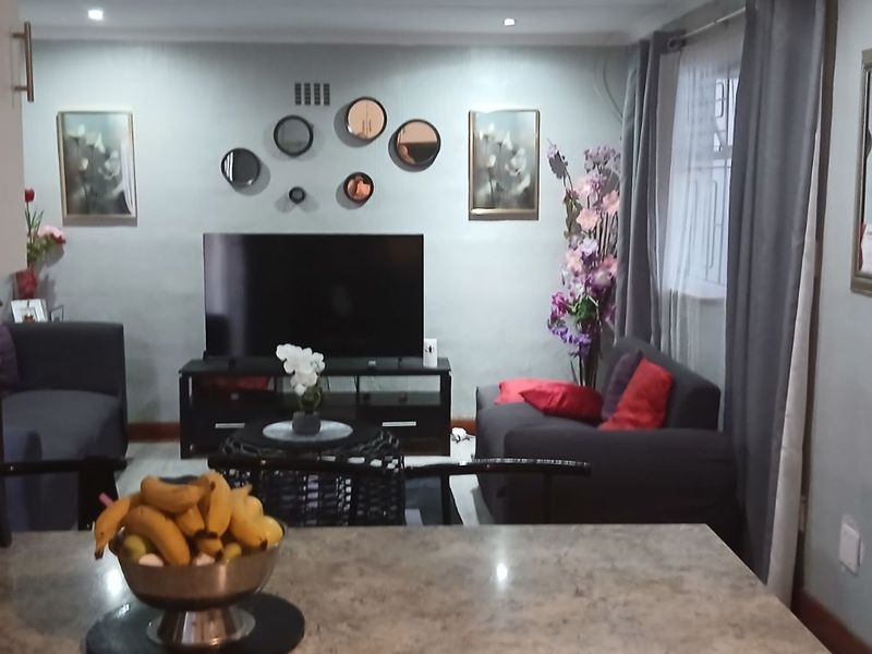 House For Sale in Portlands - Photo 3