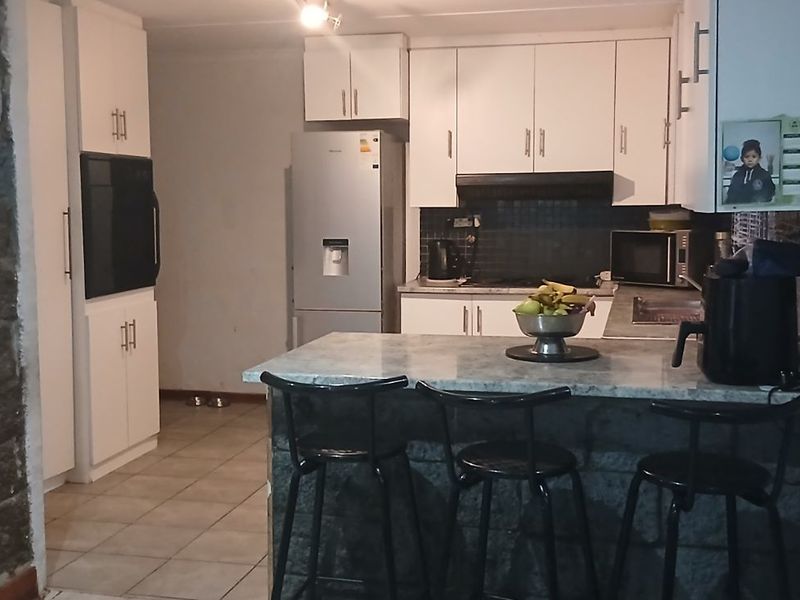 House For Sale in Portlands - Photo 8